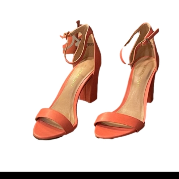 Madden Girl Shoes - NWOT Madden Girl coral 3.5" heels Size 8m